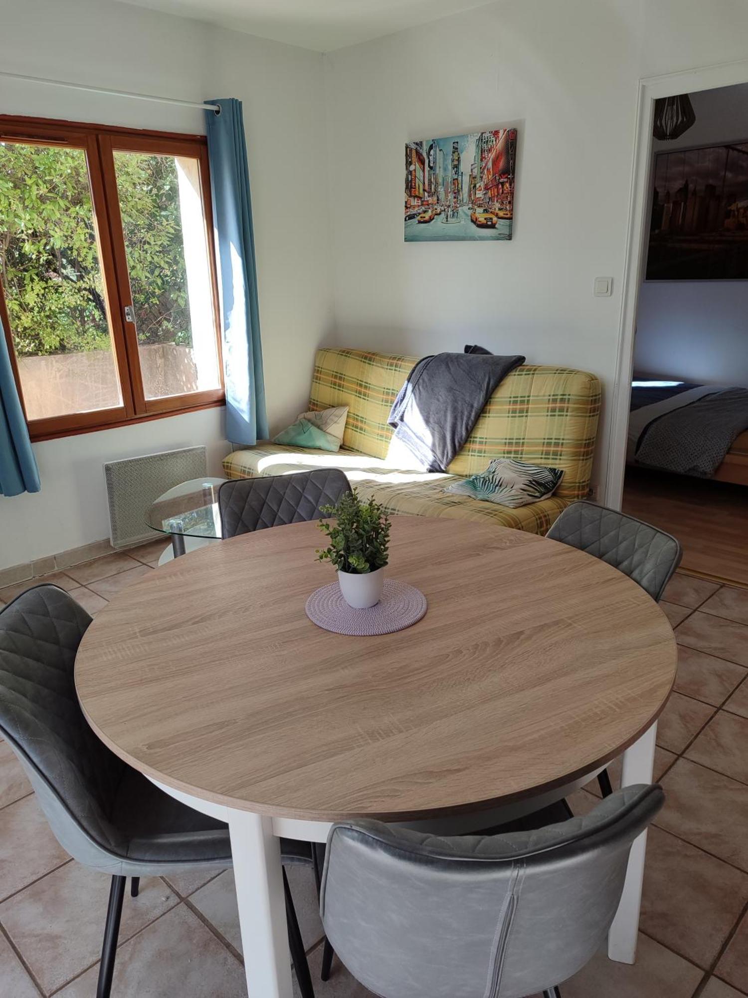 T2 En Rez De Chaussee De Villa A Cuers Exteriör bild