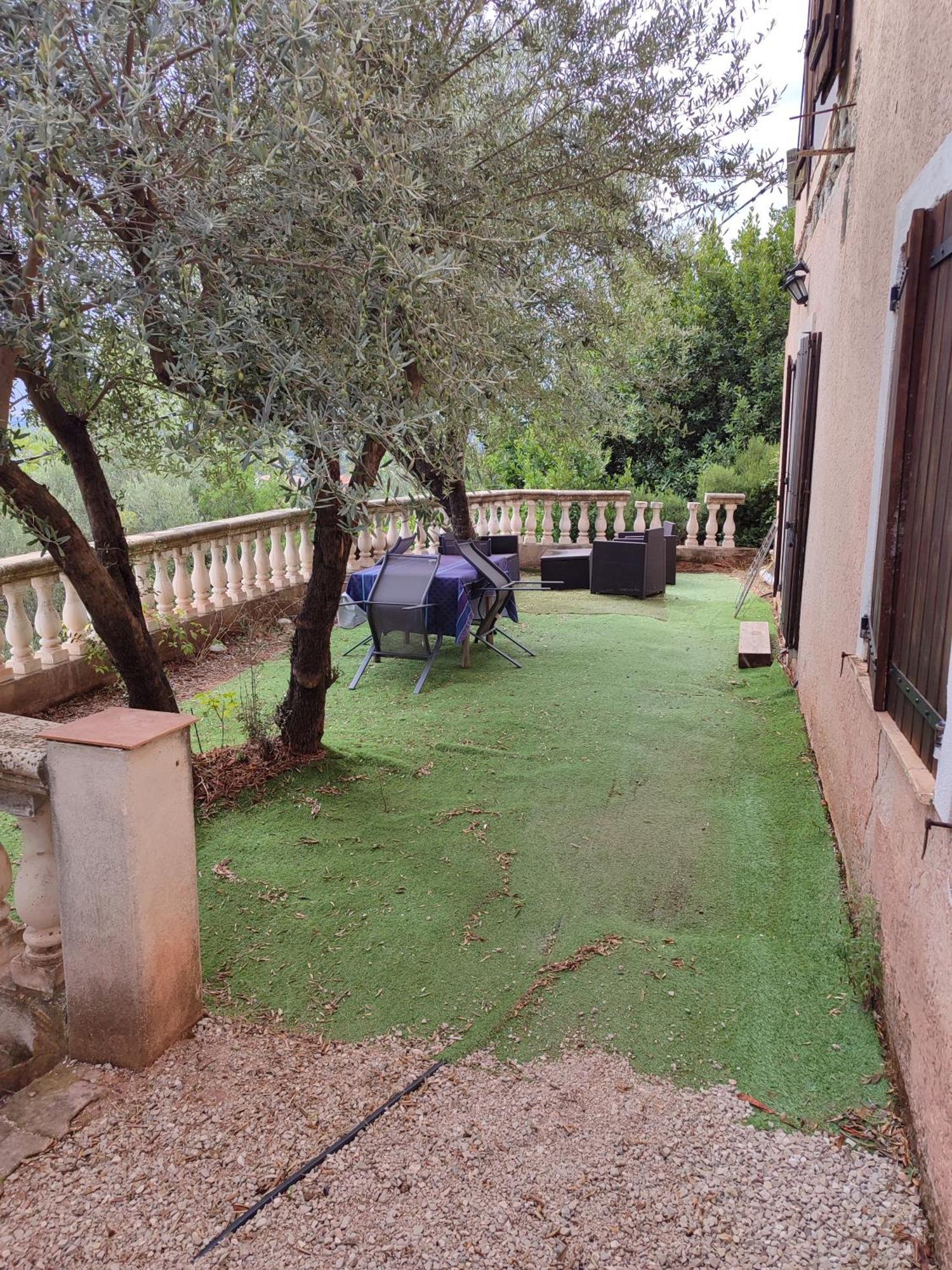 T2 En Rez De Chaussee De Villa A Cuers Exteriör bild